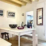 Boutique Surf House In Surf Paradise *