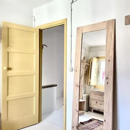Boutique Surf House In Surf Paradise ヴィラ *